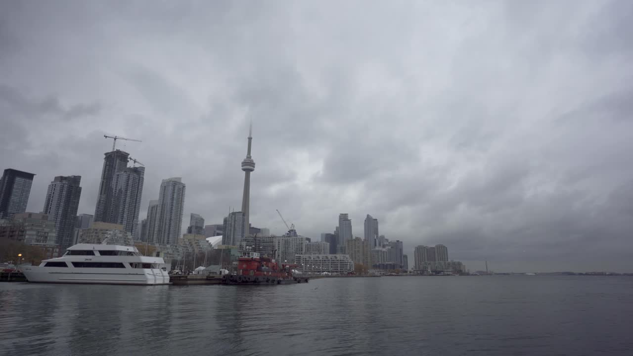 Skyline e architettura di Toronto durante l'inverno, vista sul lungomare