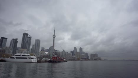 Horizonte-Y-Arquitectura-De-Toronto-Durante-El-Invierno,-Vista-Al-Mar