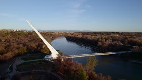 Puente-De-Reloj-De-Sol-En-Redding,-California