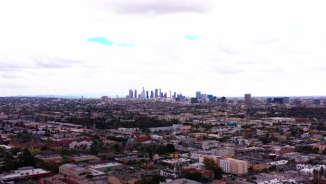 plano general aéreo del centro de los ángeles desde hollywood