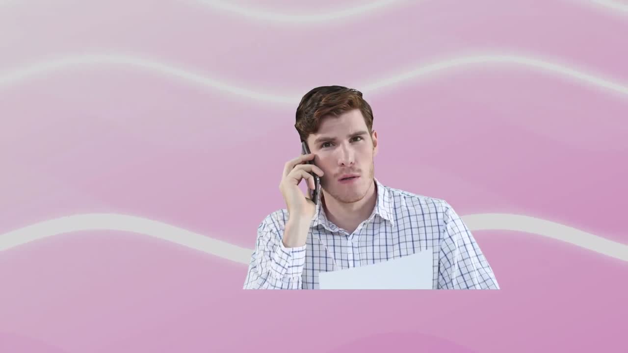 animación de un hombre de negocios usando un teléfono inteligente sobre un fondo de rayas rosadas