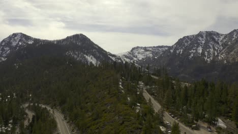 Hermosas-Imágenes-Aéreas-De-4k-Del-Lago-Tahoe-Y-Las-Montañas-Circundantes