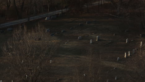 Lápidas-En-El-Cementerio-Cerca-Del-Lago-Swepco-En-El-Condado-De-Benton,-Arkansas