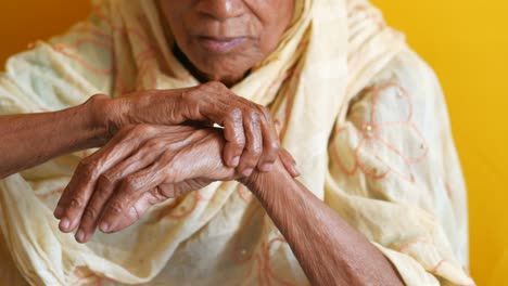 elderly woman experiencing hand pain