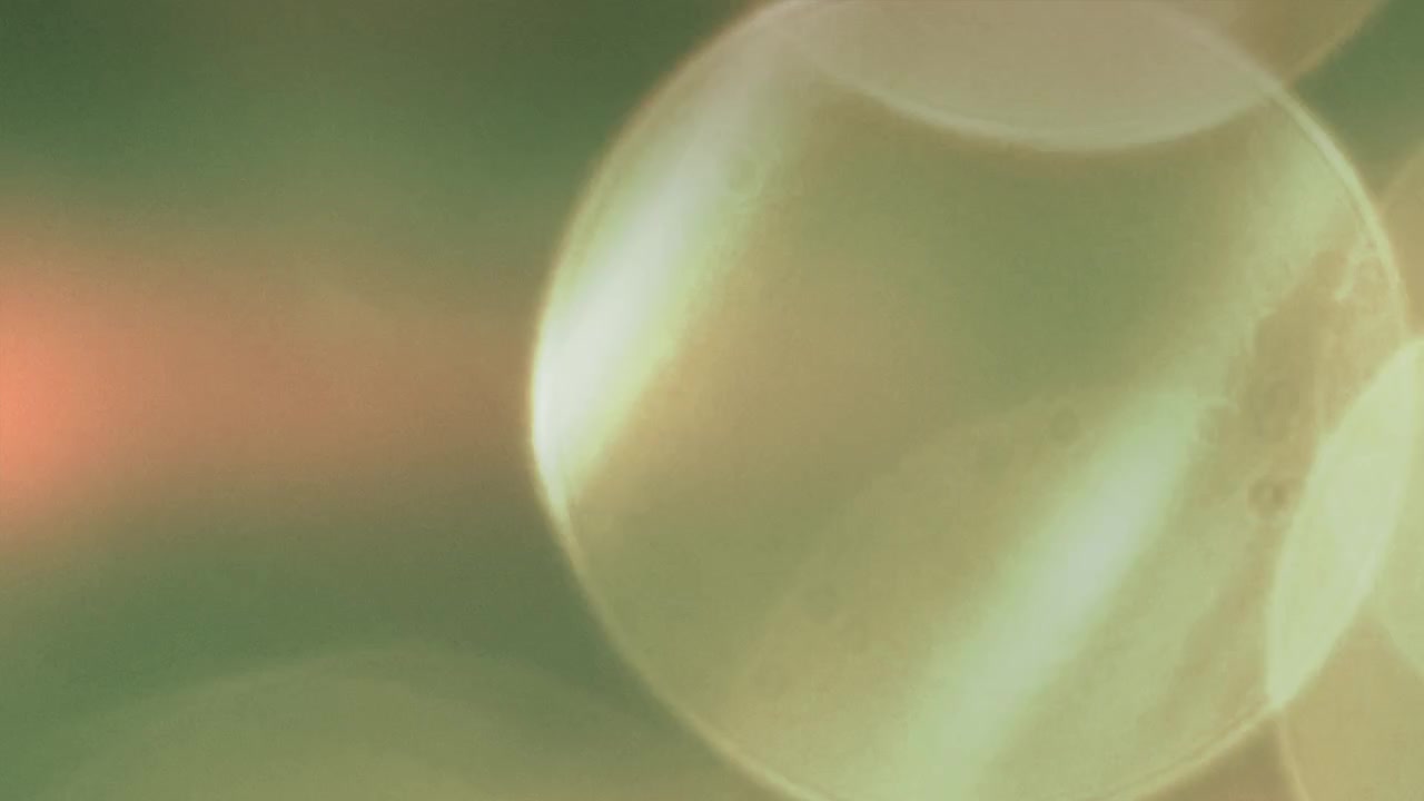 Perdite di luce astratte e sovrapposizione di texture a grana di pellicola.
