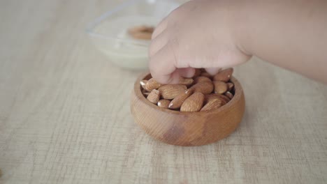 las almendras y la leche de almendras