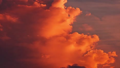 hermosas nubes al atardecer