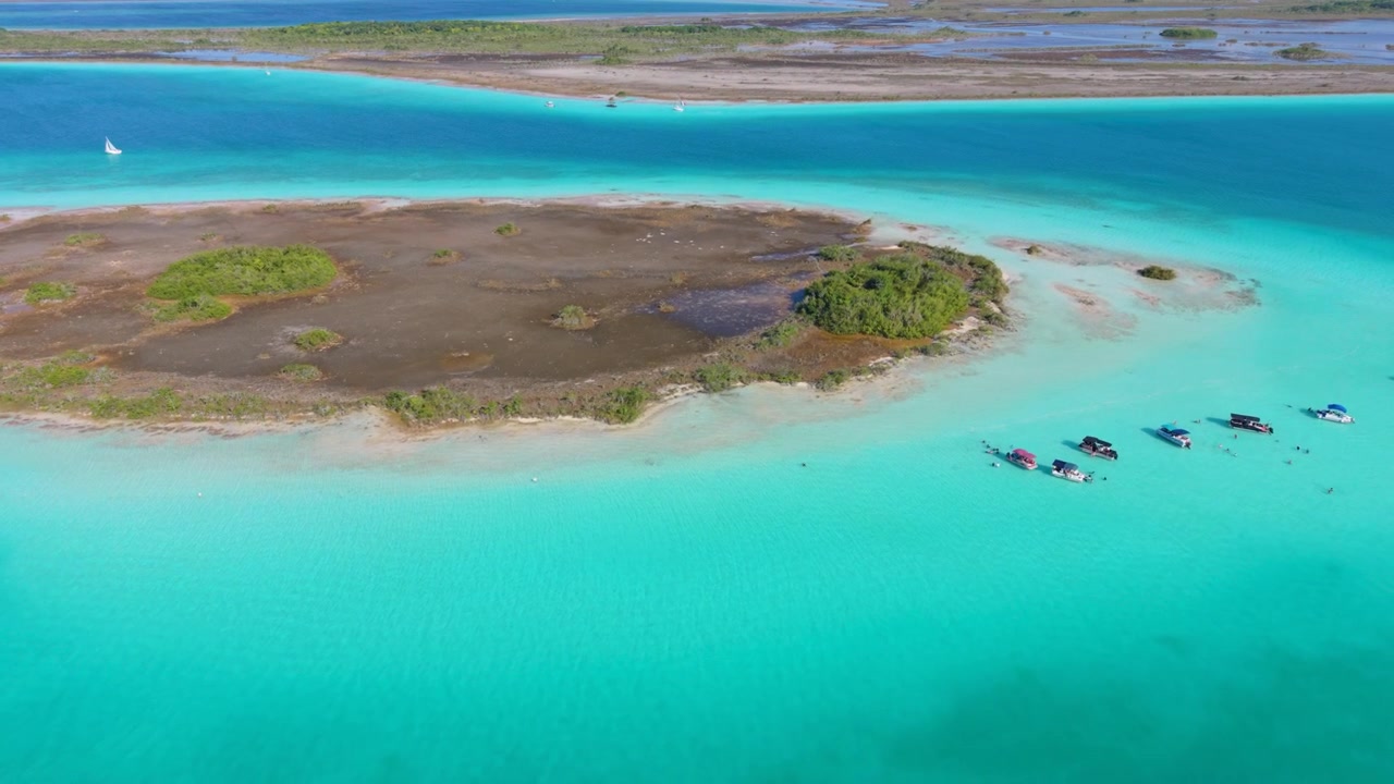 Veduta aerea panoramica della Laguna di Bacalar in Quintana Roo, Messico