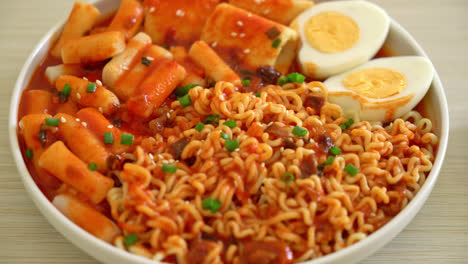 korean instant noodles with korean rice cake and fish cake and boiled egg - rabokki - korean food style-4