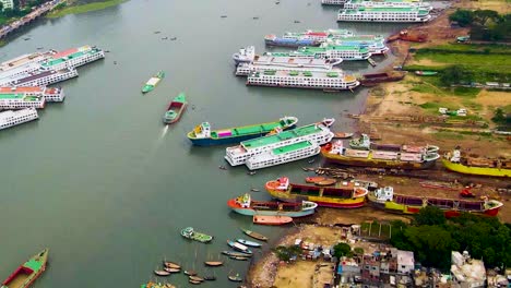 Dhaka-Werft-Im-Fluss-Buriganga,-Bangladesch.-Luftaufnahme