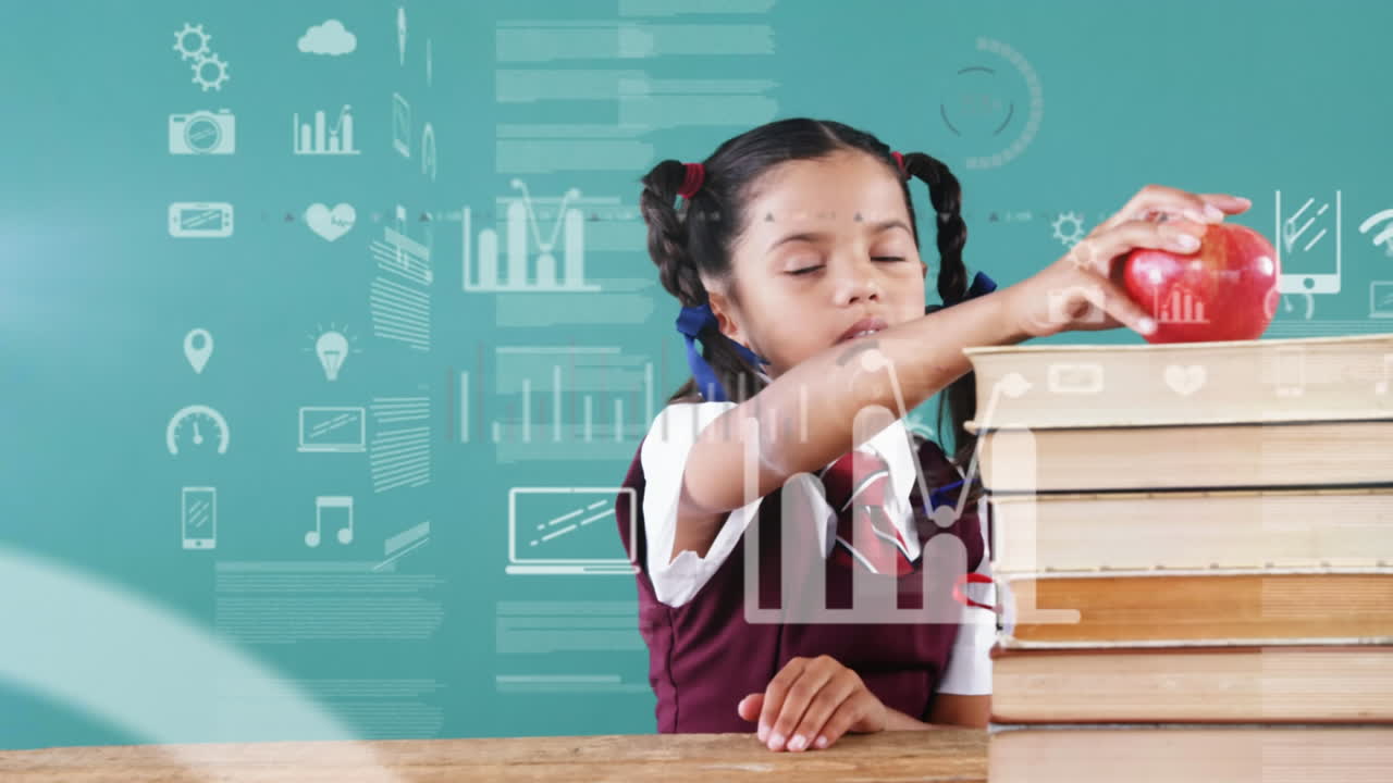 animación de una niña sobre el procesamiento de datos en el fondo