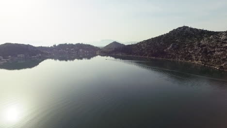 Flug-über-Landwirtschaftliche-Flächen-Im-Delta-Des-Flusses-Neretva-In-Kroatien