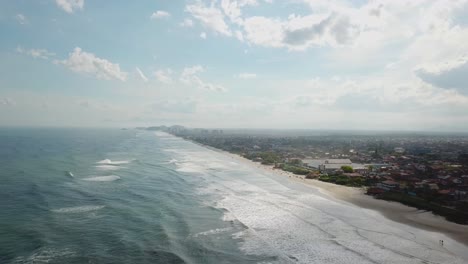 Impresionante-Toma-De-Establecimiento-Que-Muestra-Cada-Ciudad-De-Itanhaem-En-Verano-En-Brasil