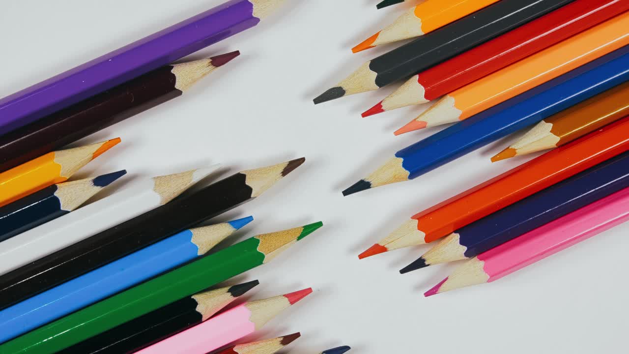 el bolígrafo se sintió en el tocadiscos. el marcador girar girar. girar, crear patrón, hacer el diseño de la forma del círculo. vista superior, colocación plana