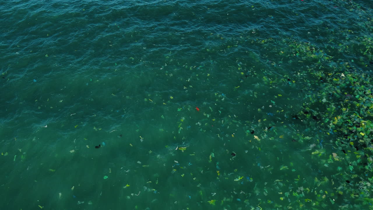 플라스틱 폐기물, 기후 변화 개념, 공중 하향식으로 오염된 남중국해