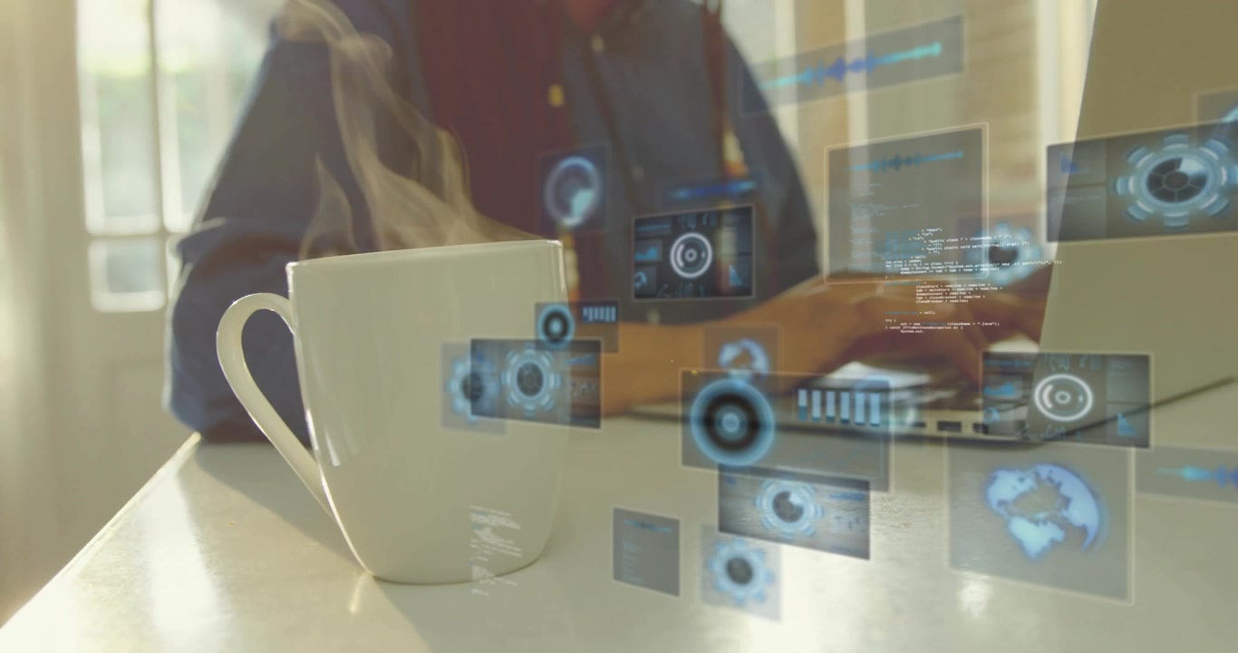 Animazione di schermate di interfaccia su donna che usa il laptop, mentre beve caffè a casa