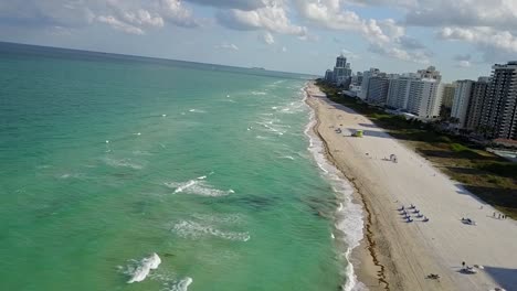 Toma-Aérea-De-La-Playa-De-Miami,-Florida