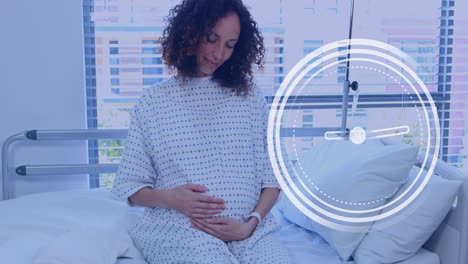 reloj en movimiento rápido sobre feliz embarazada mujer biracial frotando el vientre en la habitación del hospital
