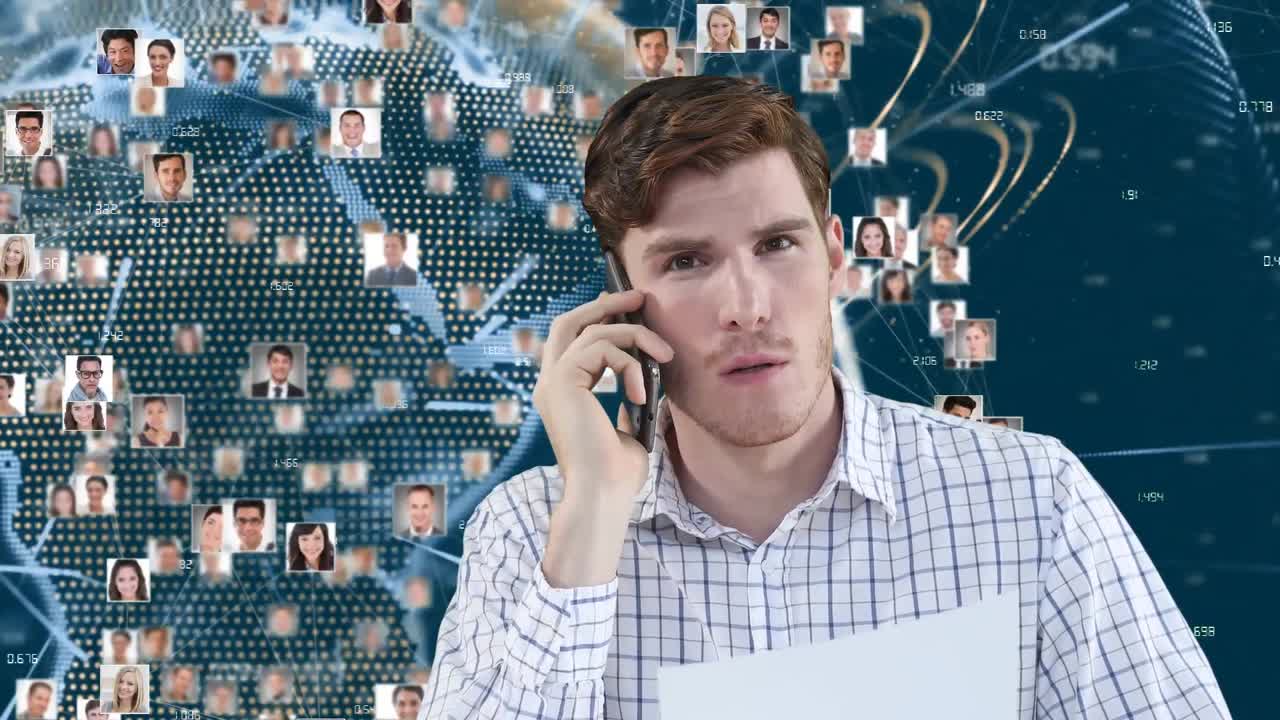 사람들이 회전하는 그림과 함께 전 세계를 가로질러 전화로 이야기하는 백인 남자의 애니메이션