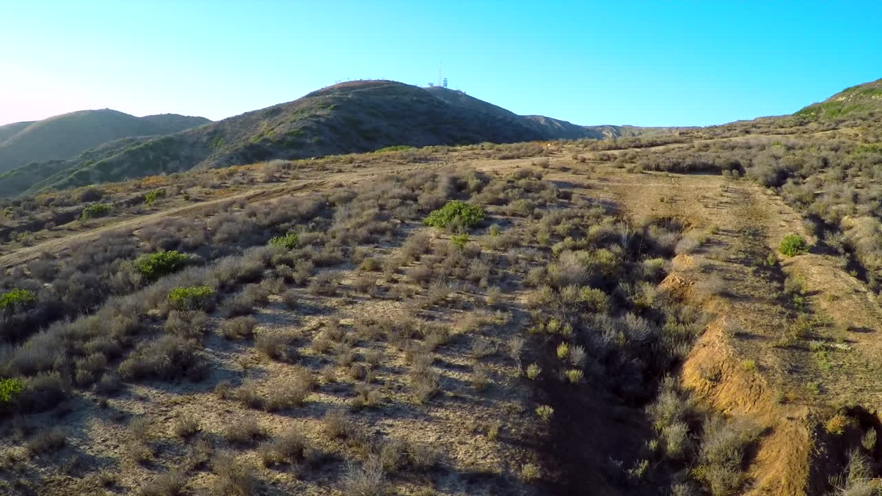 hermosa toma aérea sobre las colinas del sur de california 1