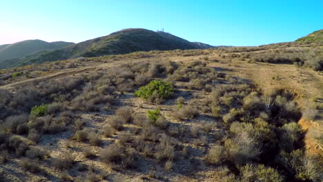 Hermosa-Toma-Aérea-Sobre-Las-Colinas-Del-Sur-De-California-1