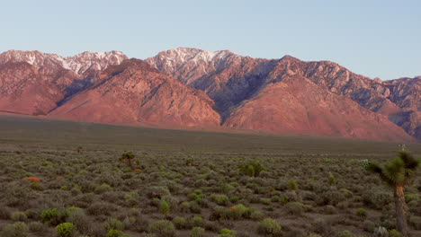 Las-Montañas-Nevadas-De-Sierra-Nevada-Durante-El-Amanecer