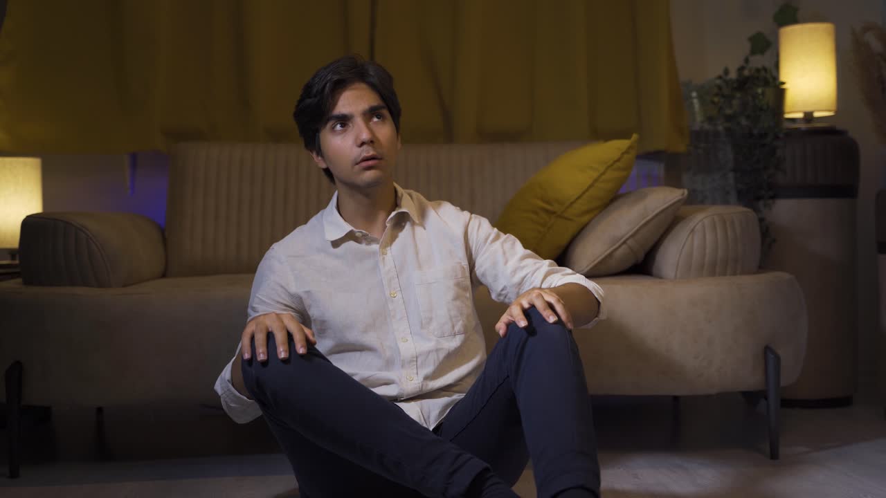 문제가 있는 사람은 자신을 숨기고 있습니다. 정신병자입니다.