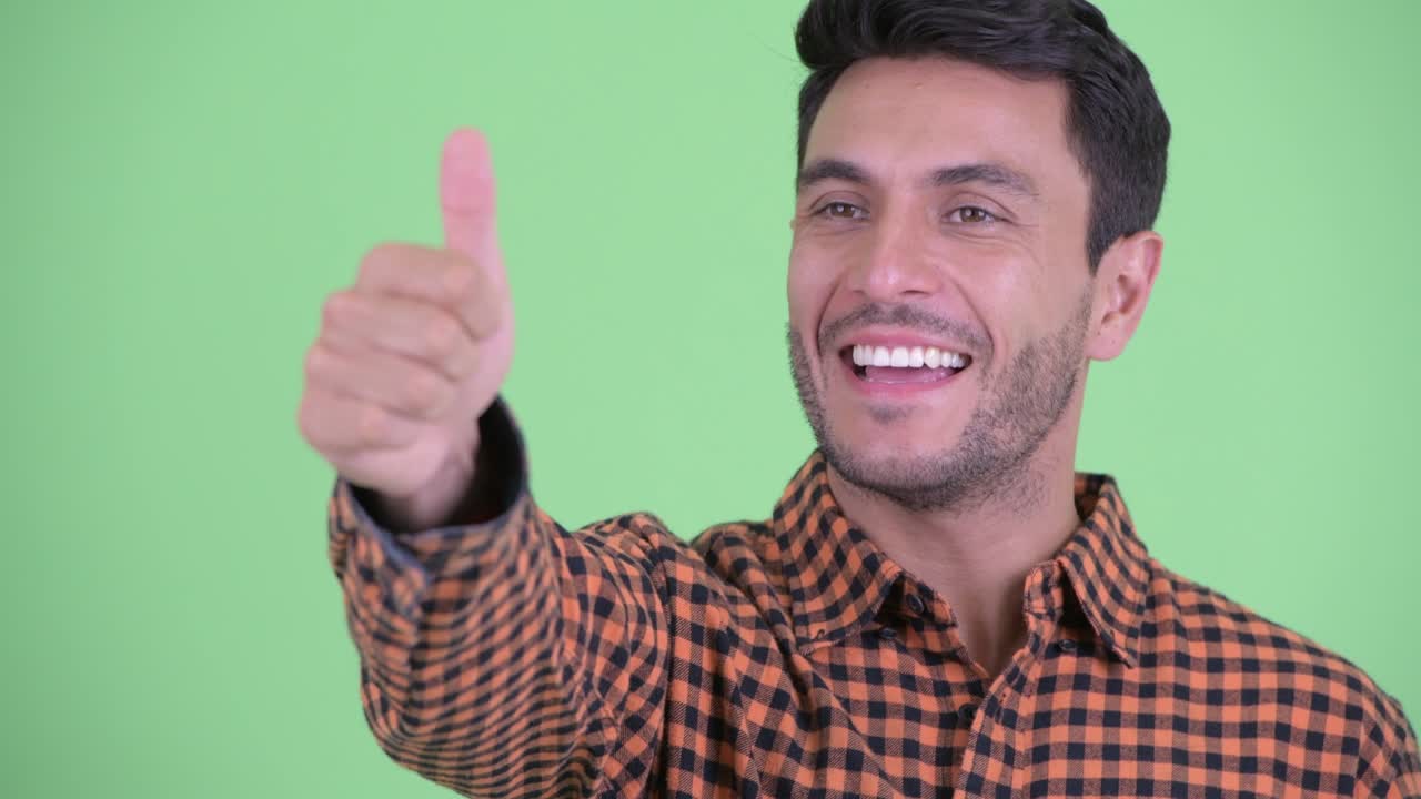 joven y guapo hombre hispano hipster