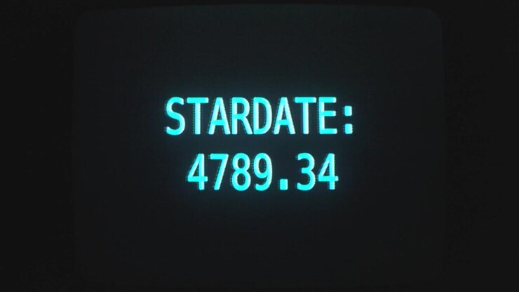 Script di codice visualizzato su sfondo nero su monitor di computer.