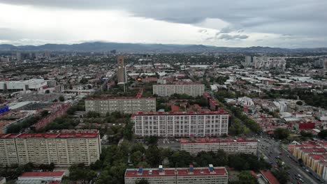 Toma-Del-Complejo-De-Viviendas-De-Tlatelolco-En-La-Ciudad-De-México-Durante-Una-Tormenta.