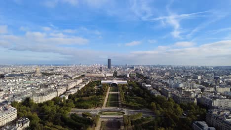 paisaje urbano de parís, francia desde lo alto de la torre eiffel