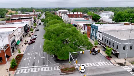 aerial-slow-pullout-eufaula-alabama-captured-in-5k