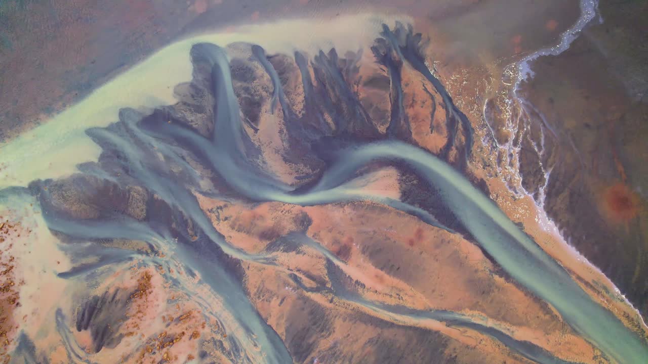 자연 속 의 그림 같은 강 입구