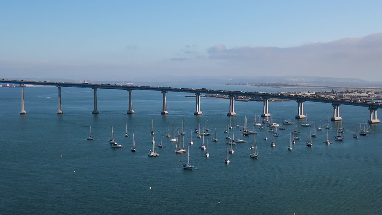 캘리포니아 주 샌디에이고 만을 가로지르는 코로나도 다리 (coronado bridge)