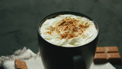 taza de café con crema batida