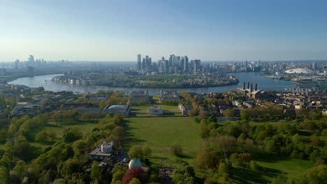 London-Greenwich---landing-drone-shot-overlooking-Isle-of-Dogs-skyscrapers