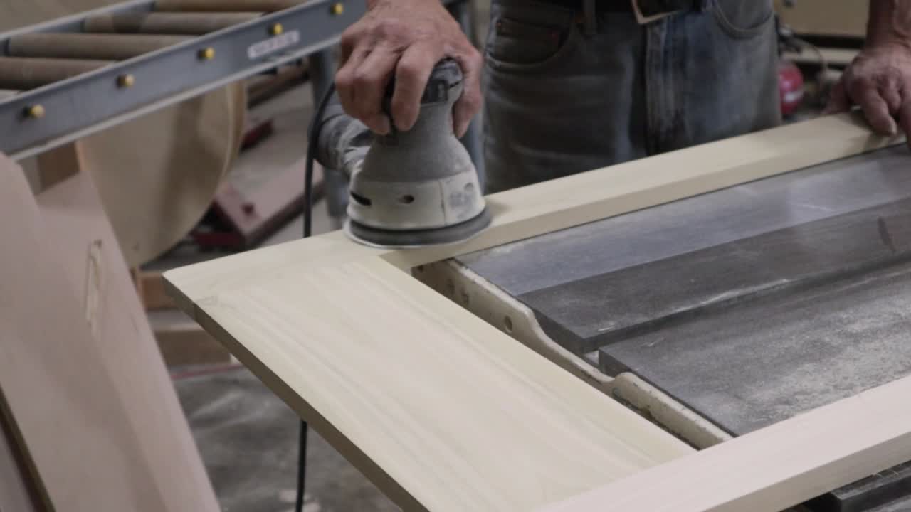 Man Sands Piece for Cabinet