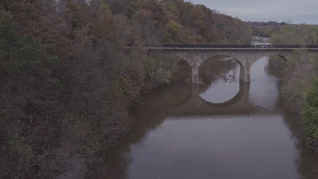 펜실베니아 강 근처의 나무들