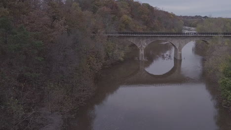 Bäume-In-Der-Nähe-Des-Flusses-In-Pennsylvania