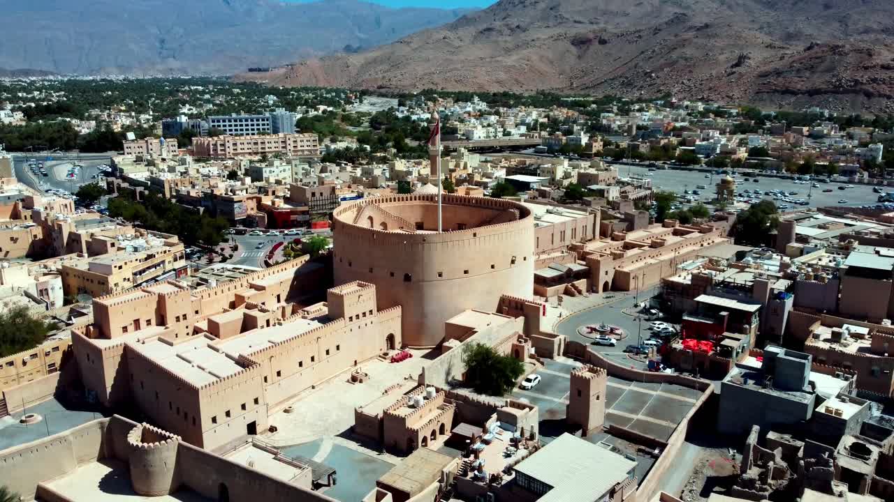 Aerial view of Nizwa Fort, Oman! Explore this impressive 17th-century fortress, a symbol of Omani heritage. Watch now!