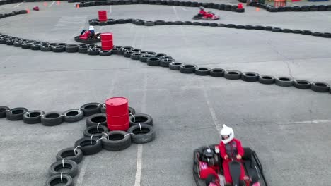 pista de go-karting con la gente