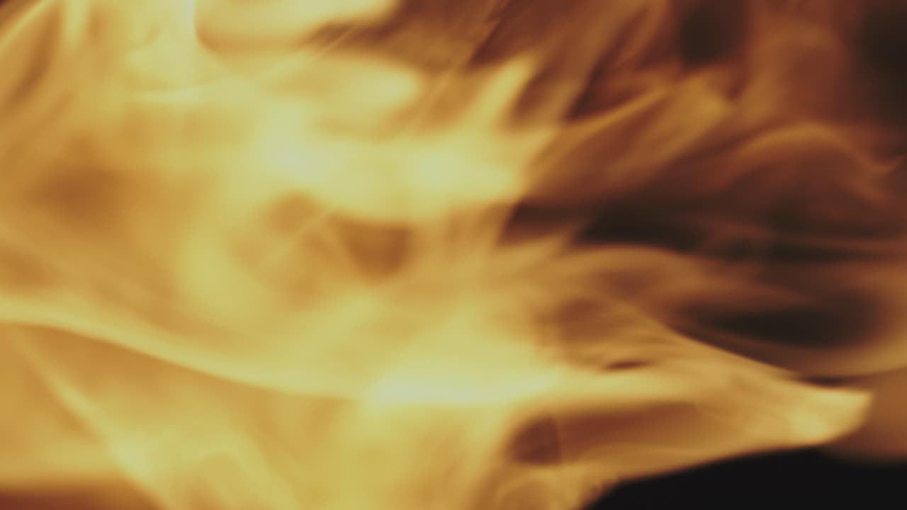 llamas de fuego y humo