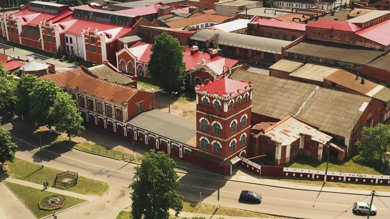 vieja fábrica de papel en una pequeña ciudad de bielorrusia