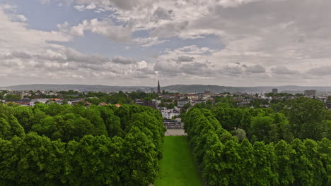 Oslo-Noruega-V42-Cinemática-Drone-De-Bajo-Nivel-Flyover-Frogner-Park-Hacia-El-Barrio-Residencial-Majorstuen-Con-Viviendas-Individuales-En-Un-Hermoso-Día-Soleado-En-Verano---Rodada-Con-Mavic-3-Cine---Junio-De-2022