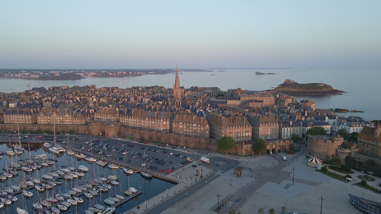 Aerial panoramic shot of Saint-Malo’s old town, marina, and sea in the background, drone forward - St-Malo Intra-Muros - Bretagne - France