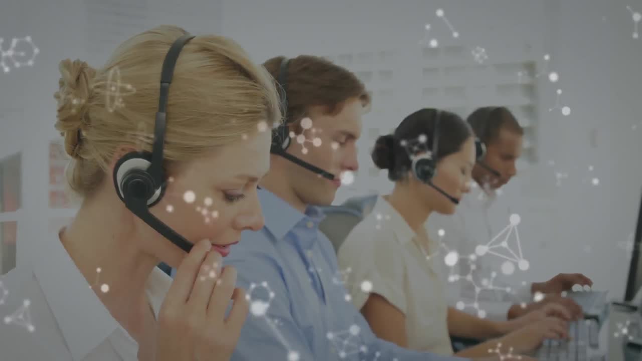 휴대폰 헤드 ⁇ 을 착용 한 사업가 들 위 에 움직이는 분자 들 의 애니메이션