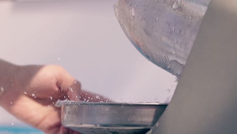 Barman-on-the-beach-prepares-refreshing-cocktails