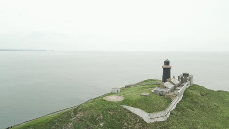 Atemberaubender-Leuchtturm-Von-Ballycotton,-Leuchtturm-Von-Cork-Island,-Common-Town