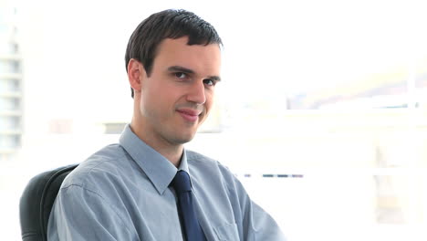 joven empresario que trabaja