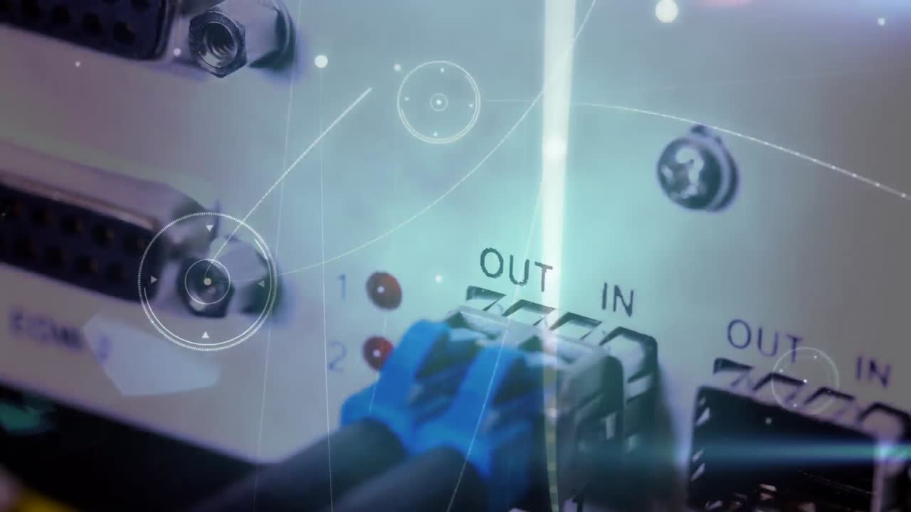 컴퓨터 서버 하드웨어를 통한 연결 네트워크의 애니메이션